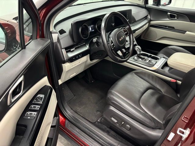 Used 2024 Kia Carnival LX FWD image 15