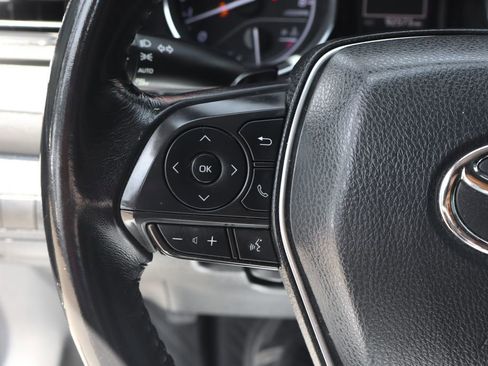 Used 2019 Toyota Camry SE FWD image 22