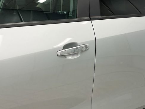 Used 2020 Chevrolet Trax LT w/ Redline Edition image 13