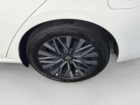 Used 2025 Nissan Altima 2.5 SV FWD image 11