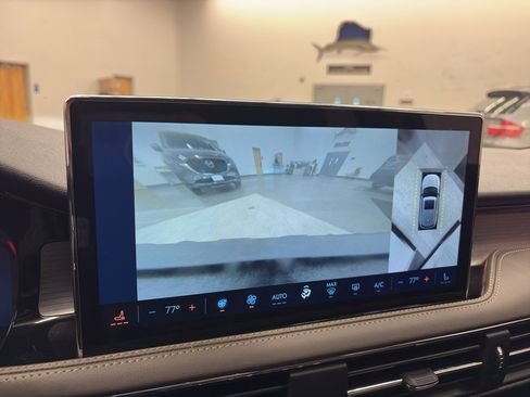 Used 2025 Lincoln Corsair Reserve w/ Rear Removable Package Tray image 28