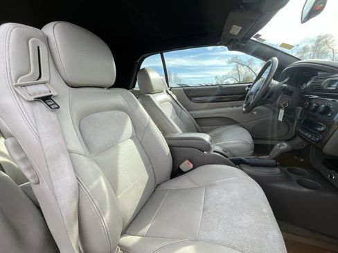 Used 2005 Chrysler Sebring Limited image 27