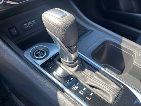 Used 2025 Nissan Sentra SV FWD image 36