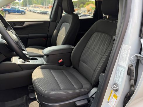 Used 2025 Ford Escape Active AWD/4WD image 13