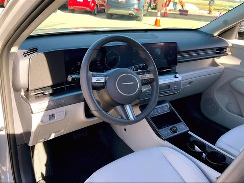 Used 2025 Hyundai Kona SEL image 18