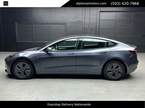 Used 2023 Tesla Model 3 Standard Range image 3