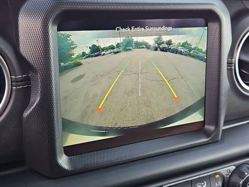 Used 2021 Jeep Wrangler Unlimited Sahara image 30