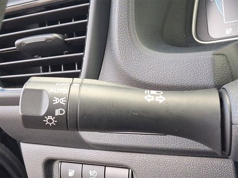 Used 2025 Nissan Leaf S image 24