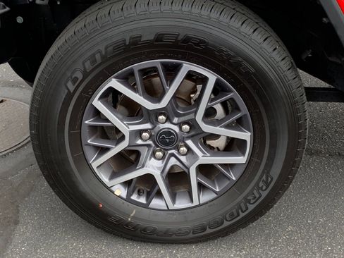 Used 2025 Jeep Wrangler Sahara image 29