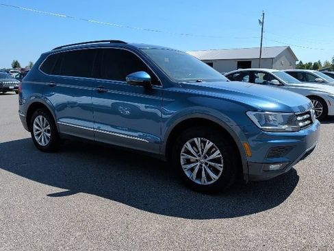 Used 2018 Volkswagen Tiguan SE FWD image 2