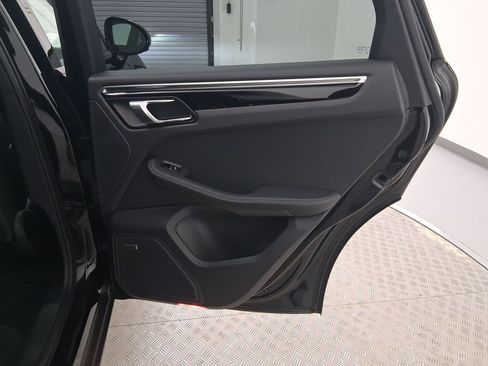 Used 2024 Porsche Macan image 33