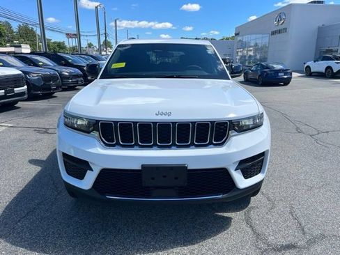 Used 2024 Jeep Grand Cherokee Laredo X AWD/4WD image 8