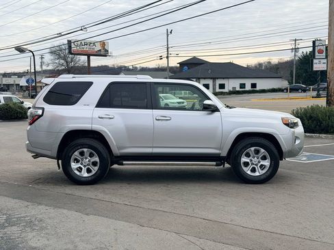 Used 2016 Toyota 4Runner SR5 image 7