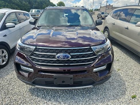 Used 2022 Ford Explorer XLT w/ Equipment Group 202A AWD/4WD image 2