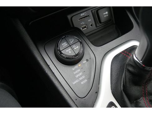 Used 2015 Jeep Cherokee Trailhawk w/ Comfort/Convenience Group image 23