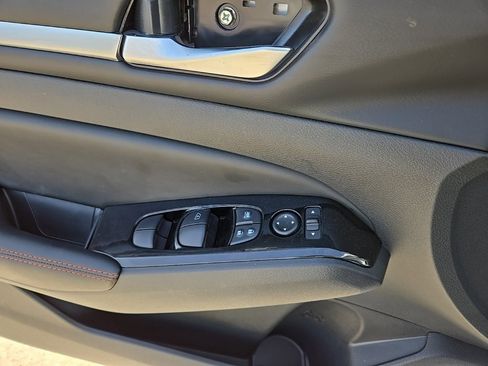 Used 2024 Nissan Altima 2.5 SR image 30