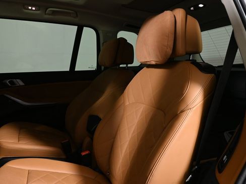 Certified 2024 BMW X7 xDrive40i w/ Premium Package AWD/4WD image 4