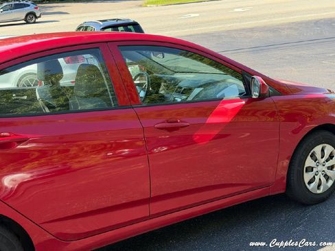 Used 2013 Hyundai Accent GLS FWD image 28