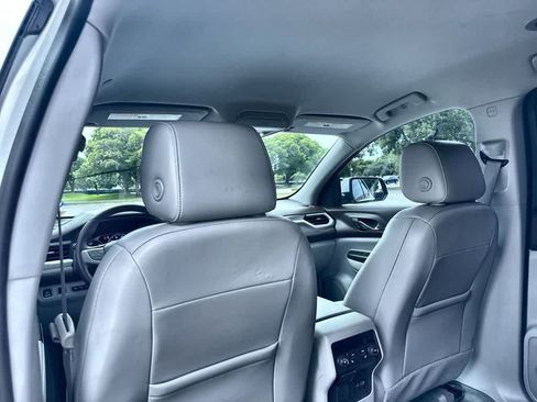 Used 2023 GMC Acadia SLT w/ Technology Package FWD image 23
