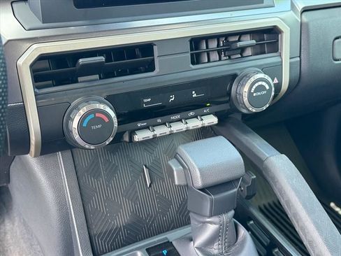 Used 2025 Toyota Tacoma SR5 AWD/4WD image 24