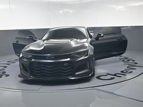 Used 2017 Chevrolet Camaro ZL1 RWD image 18