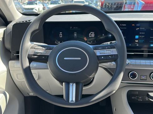 Certified 2024 Hyundai Kona SE image 9