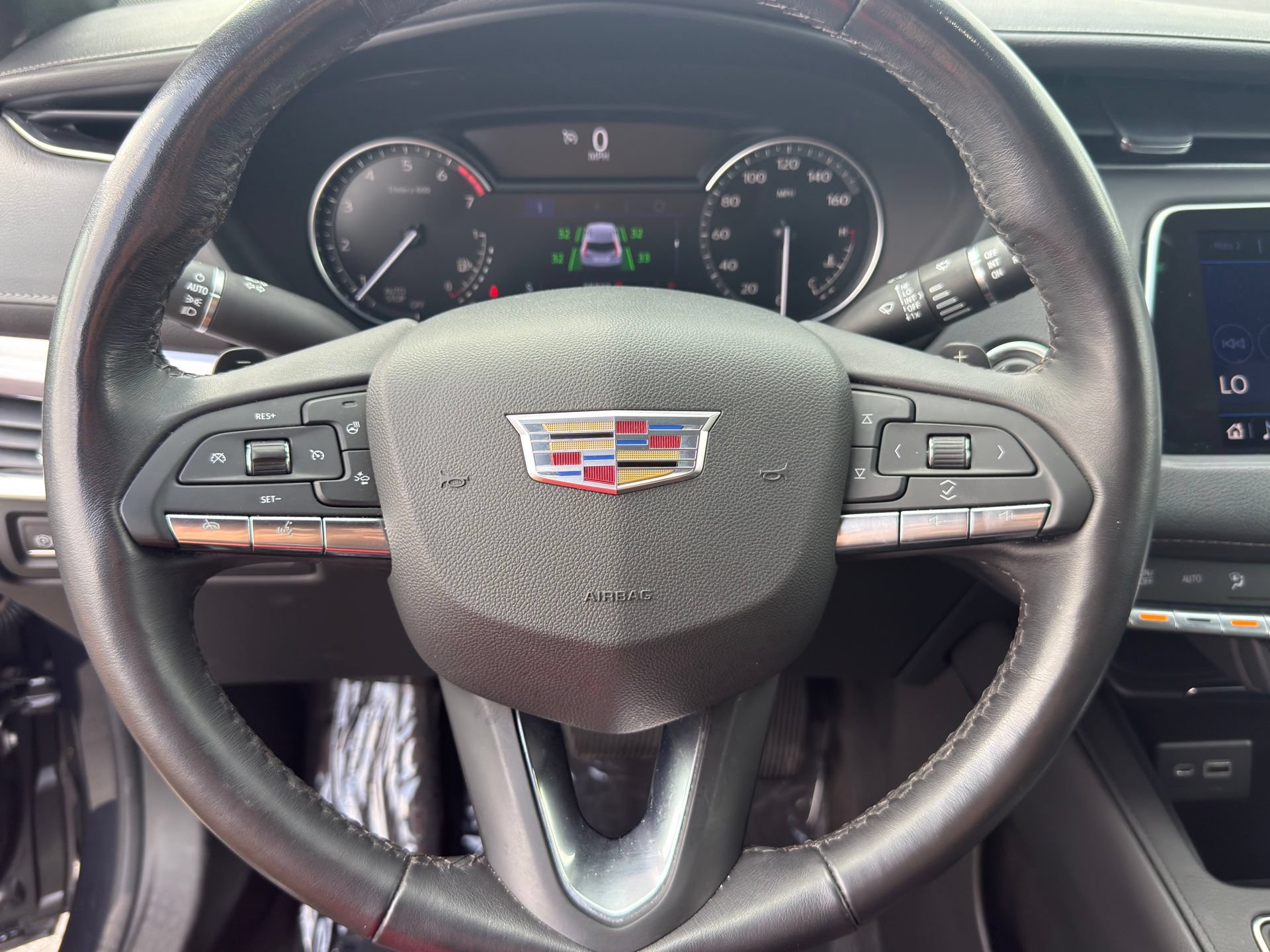 Used 2023 Cadillac XT4 Luxury w/ Cold Weather Package FWD image 16