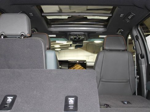 New 2026 GMC Yukon AT4 w/ AT4 Premium Package AWD/4WD image 21