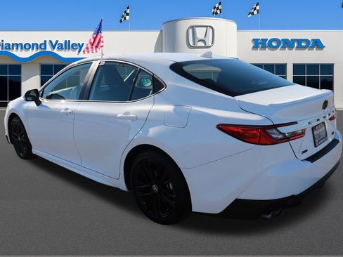 Used 2025 Toyota Camry SE image 4