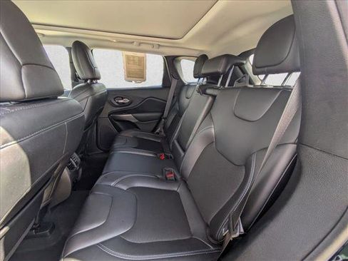 Used 2020 Jeep Cherokee Latitude Plus FWD image 13