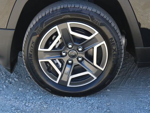 New 2026 Jeep Cherokee Laredo AWD/4WD image 8