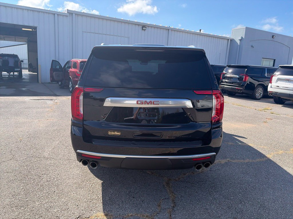 Used 2024 GMC Yukon XL Denali w/ Denali Reserve Package AWD/4WD image 5
