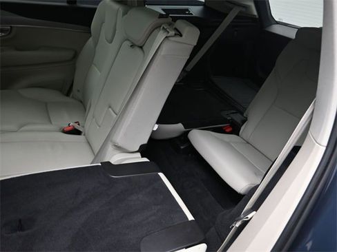 Used 2021 Volvo XC90 T5 Momentum w/ Climate Package image 24