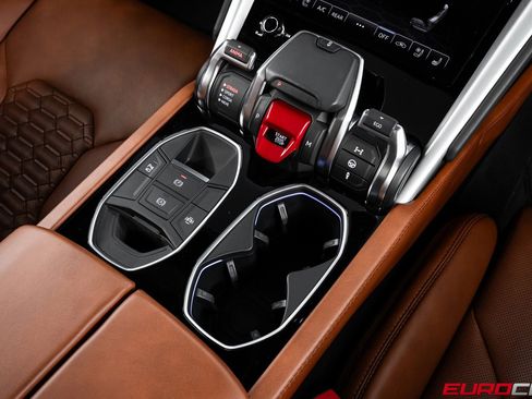 Used 2019 Lamborghini Urus image 30