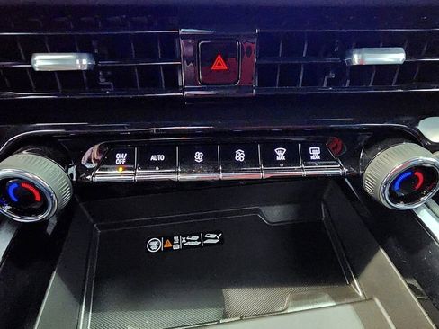 Used 2025 Chevrolet Suburban Premier AWD/4WD image 53
