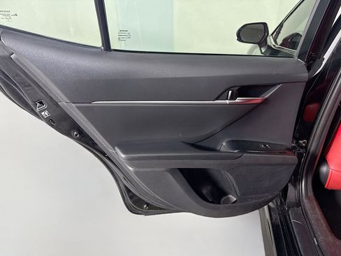 Used 2019 Toyota Camry SE image 25