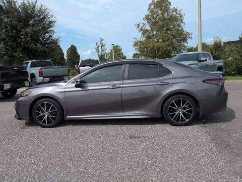 Used 2021 Toyota Camry SE w/ Convenience Package FWD image 3