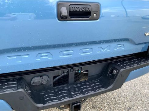 Used 2019 Toyota Tacoma TRD Sport AWD/4WD image 10