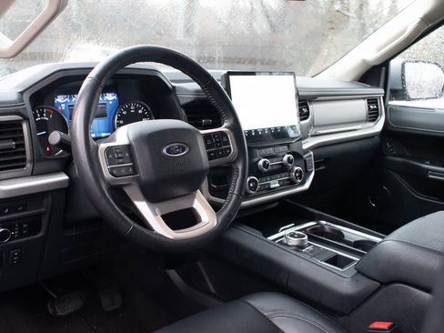 Used 2024 Ford Expedition XLT image 18