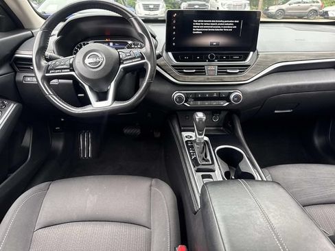 Used 2024 Nissan Altima 2.5 SV w/ SV Premium Package FWD image 16
