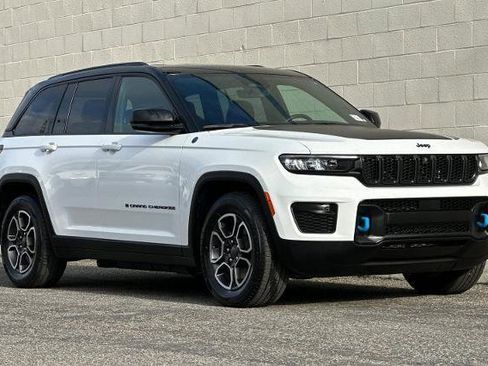 Used 2023 Jeep Grand Cherokee Trailhawk AWD/4WD image 2
