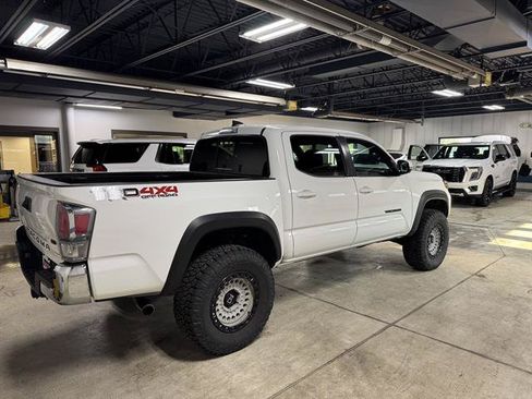 Used 2023 Toyota Tacoma TRD Off-Road w/ Black Out Package (TMS) AWD/4WD image 4