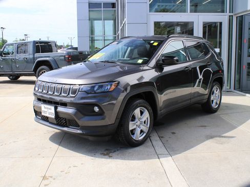 Certified 2022 Jeep Compass Latitude w/ Convenience Group AWD/4WD image 3