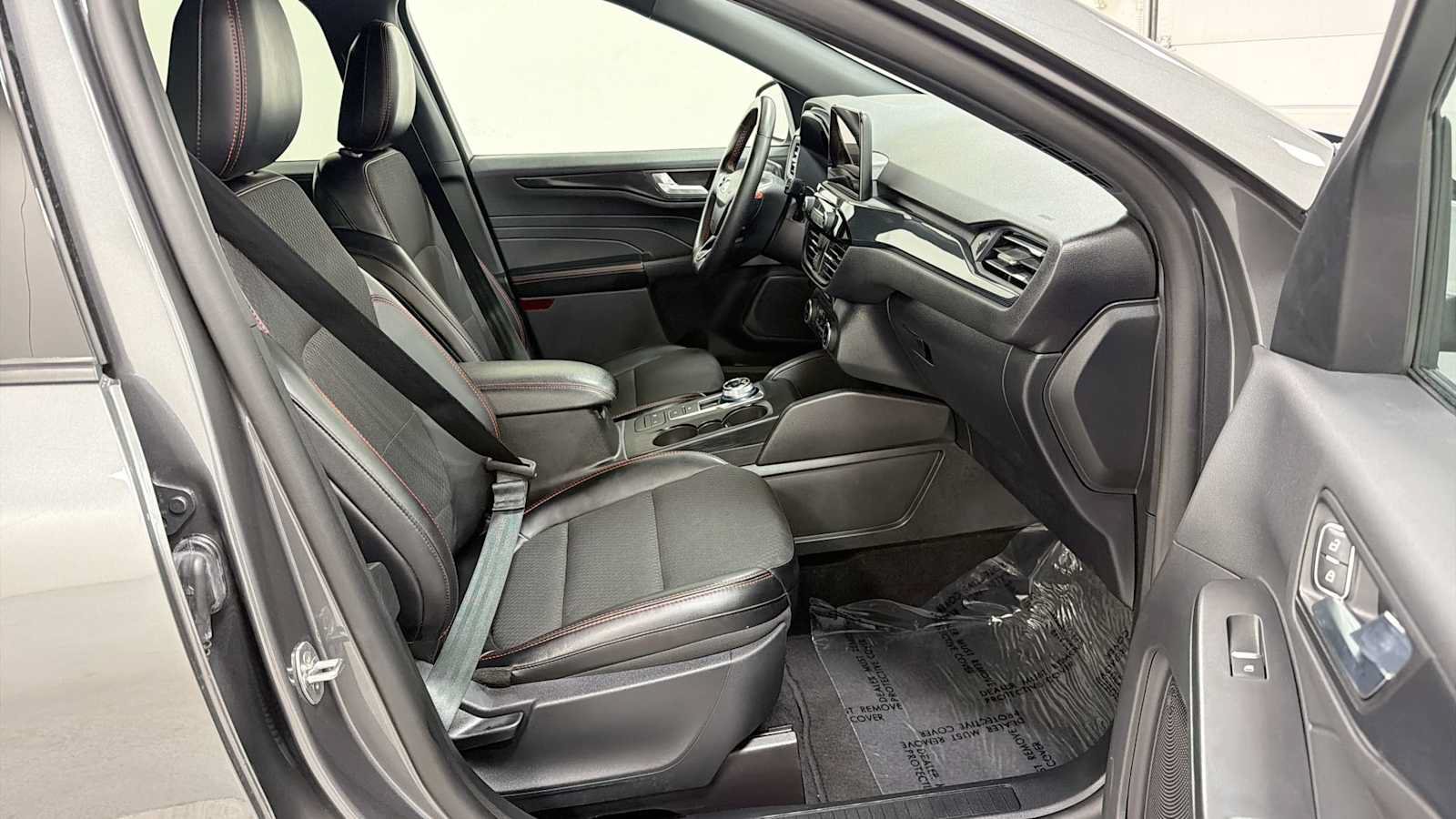Used 2025 Ford Escape ST-Line Select AWD/4WD image 28