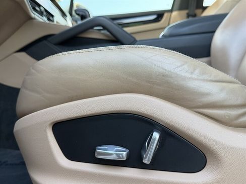 Used 2021 Porsche Cayenne image 24
