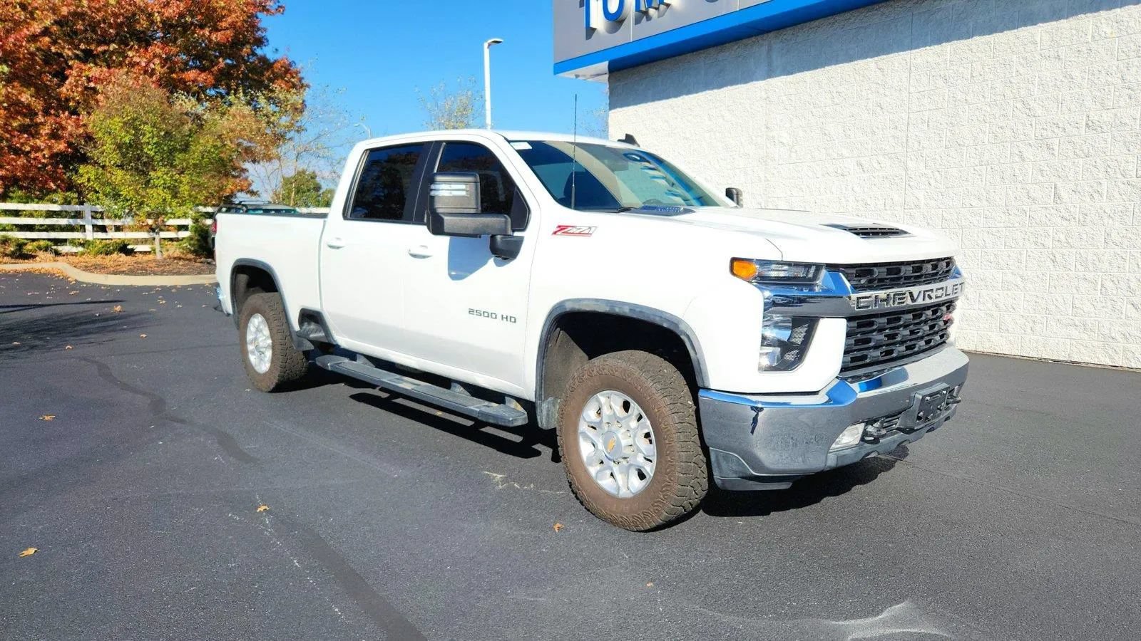 Used 2023 Chevrolet Silverado 2500 LT w/ Convenience Package AWD/4WD image 2
