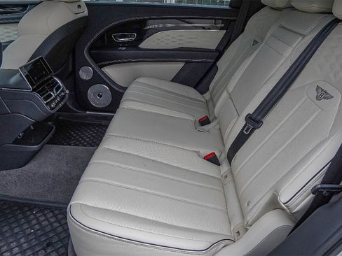 Certified 2024 Bentley Bentayga Extended Wheelbase image 44