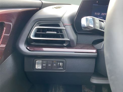 Used 2025 Chevrolet Traverse RS image 16