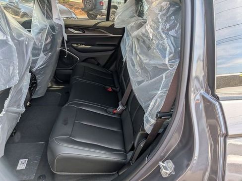 New 2026 Jeep Grand Cherokee Limited AWD/4WD image 13