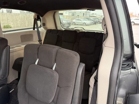 Used 2016 Dodge Grand Caravan SE image 17